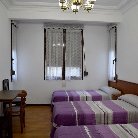 Hostal Oviedo Hotel Leon Bagian luar foto