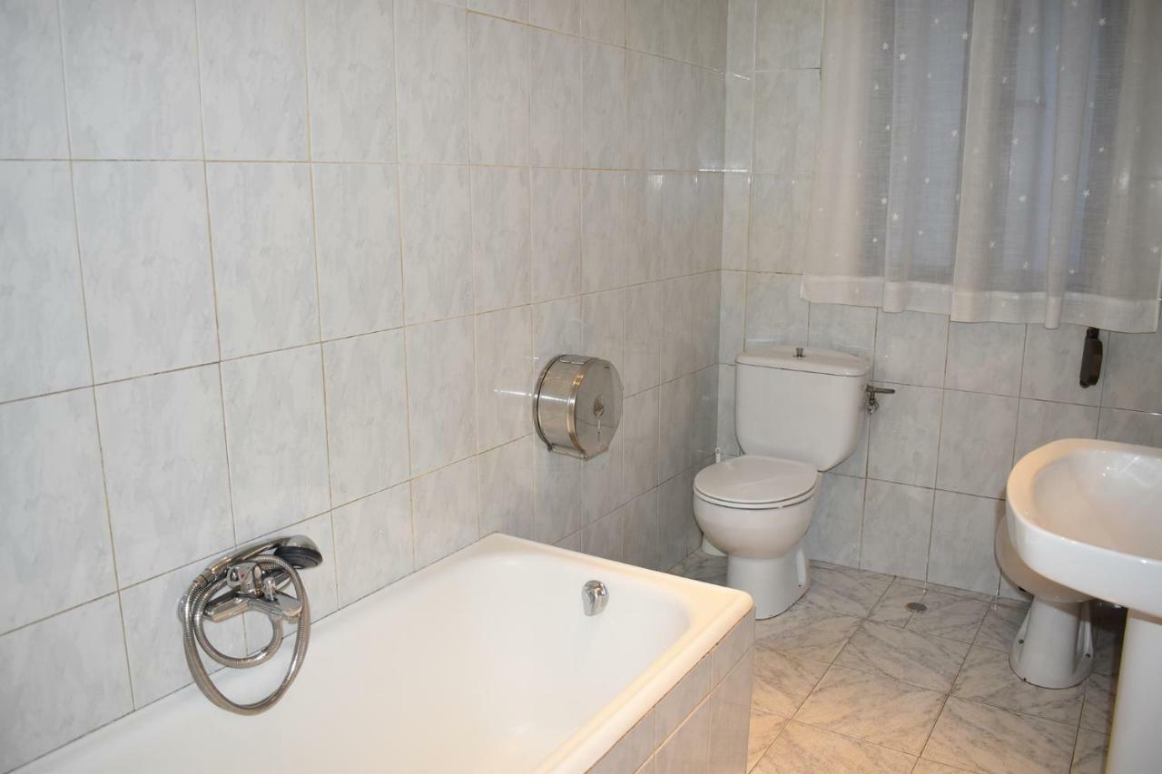Hostal Oviedo Hotel Leon Bagian luar foto