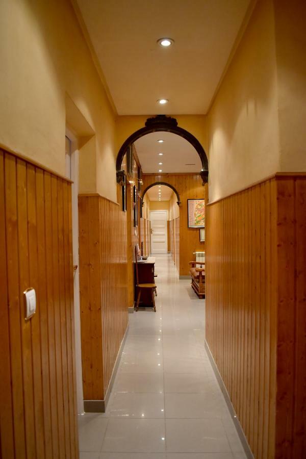 Hostal Oviedo Hotel Leon Bagian luar foto