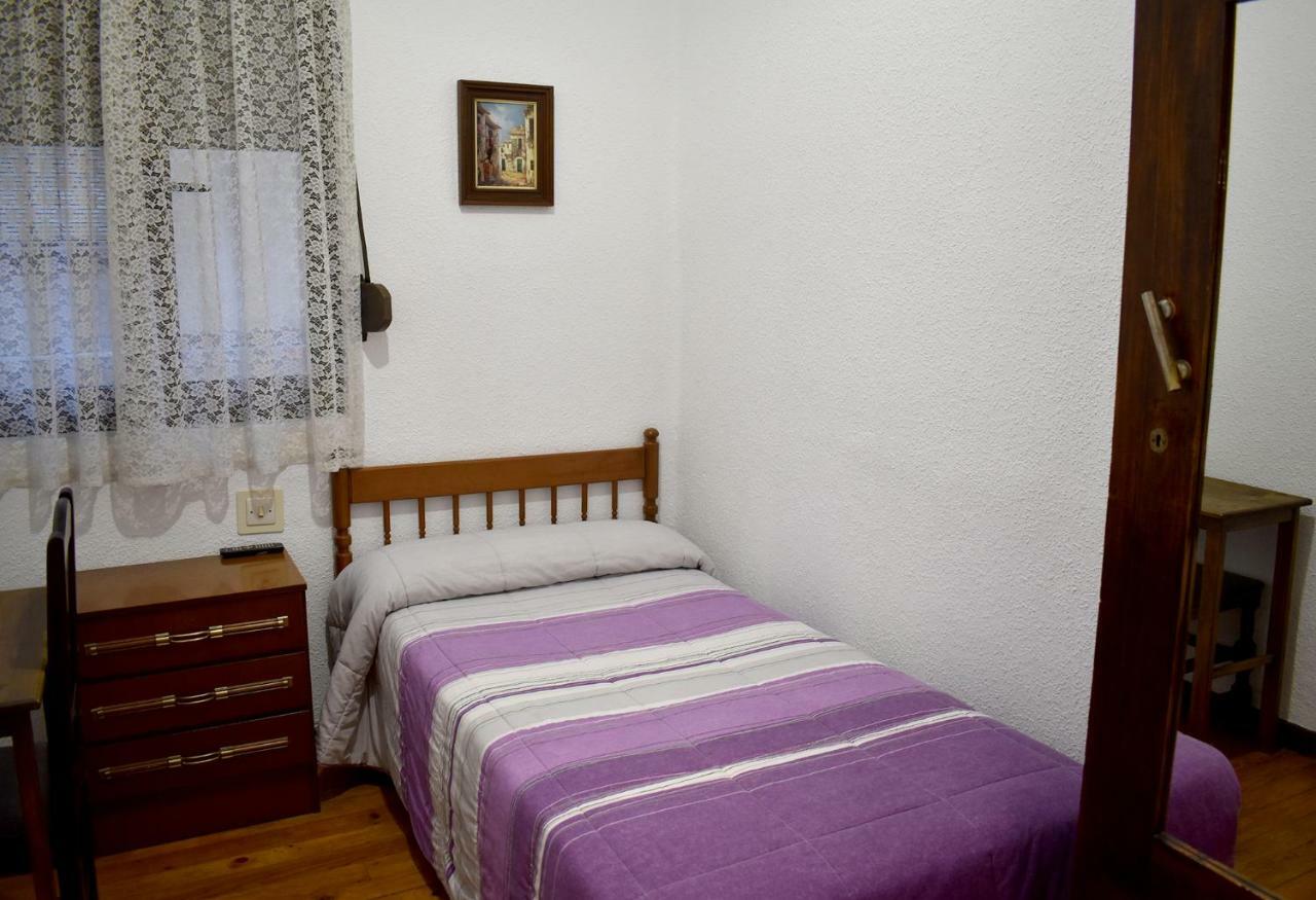 Hostal Oviedo Hotel Leon Bagian luar foto