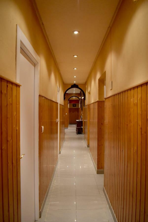 Hostal Oviedo Hotel Leon Bagian luar foto