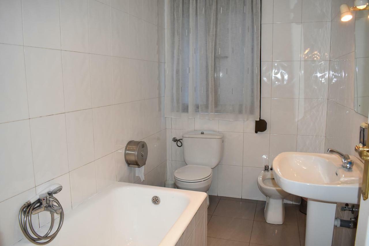 Hostal Oviedo Hotel Leon Bagian luar foto