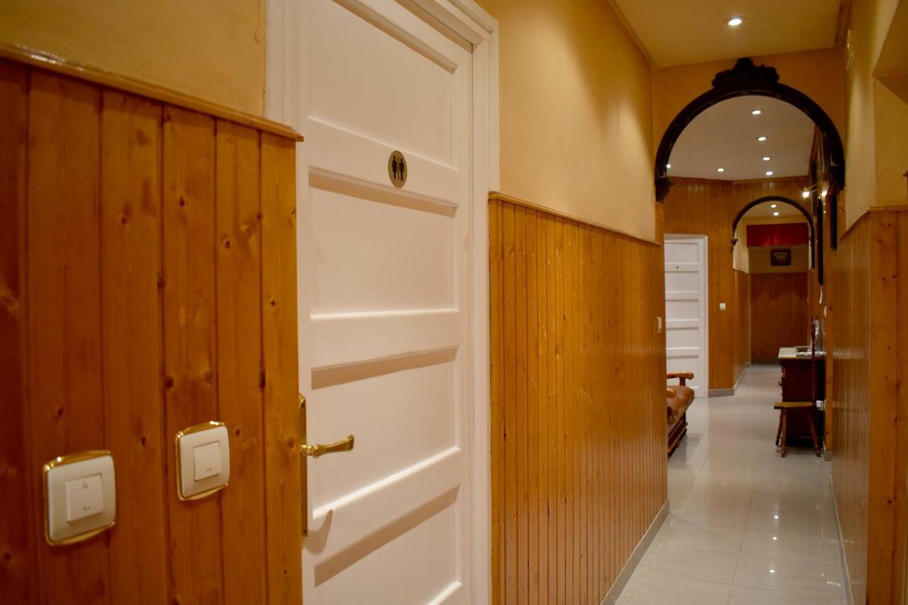 Hostal Oviedo Hotel Leon Bagian luar foto