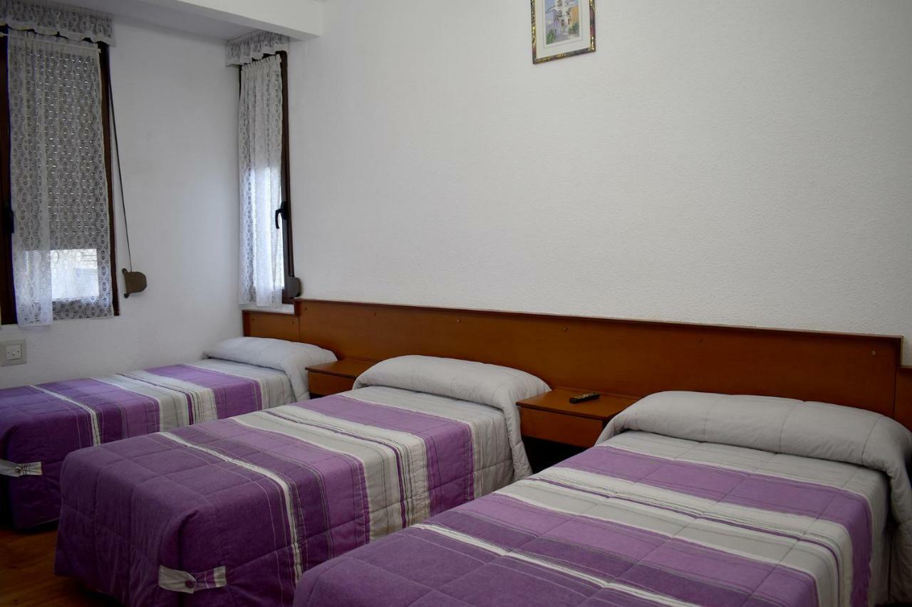 Hostal Oviedo Hotel Leon Bagian luar foto