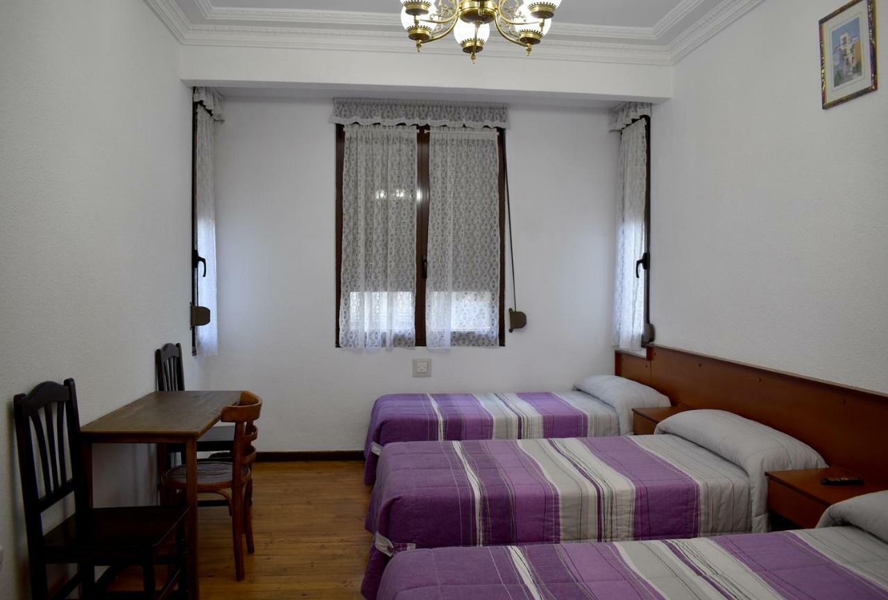 Hostal Oviedo Hotel Leon Bagian luar foto