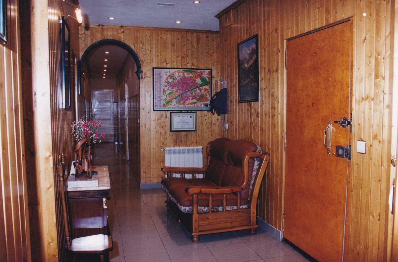 Hostal Oviedo Hotel Leon Bagian luar foto